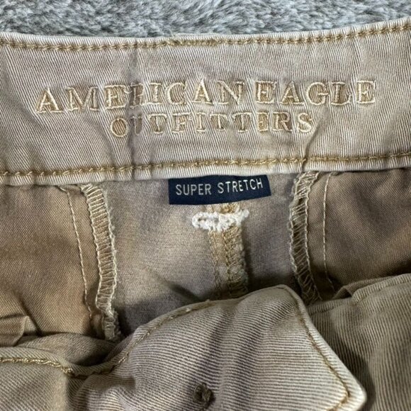 American Eagle AEO Twill Midi Super Stretch Shorts Sz 6 - Picture 3 of 11